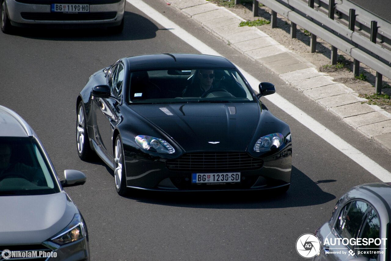 Aston Martin V8 Vantage 2012