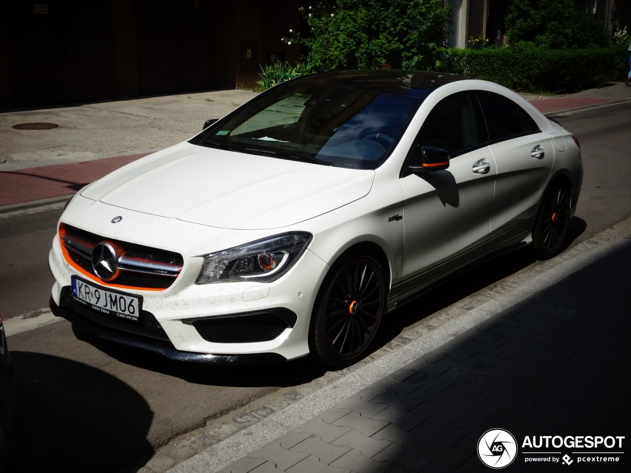 Mercedes-Benz CLA 45 AMG OrangeArt Edition C117