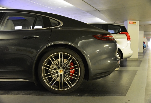 Porsche 971 Panamera Turbo