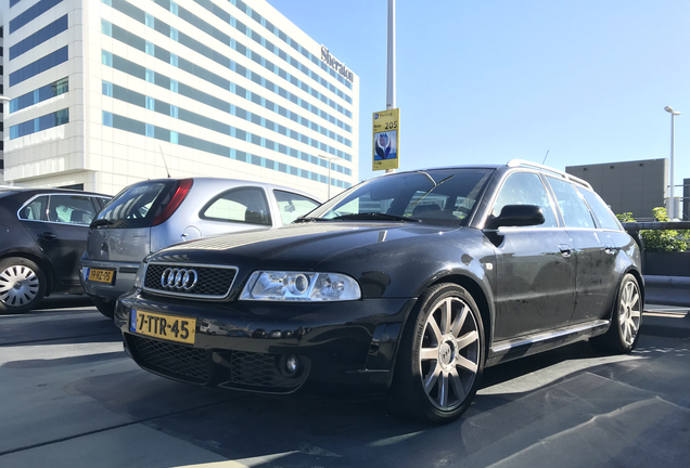 Audi RS4 Avant B5