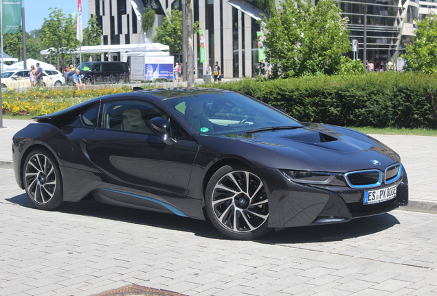 BMW i8
