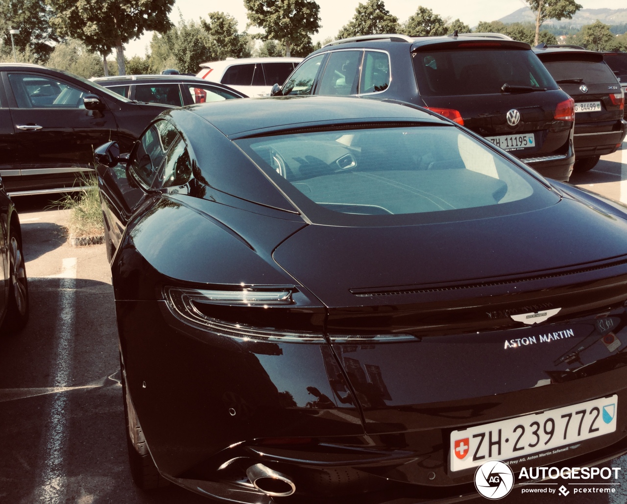 Aston Martin DB11 V8