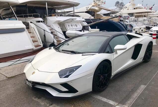 Lamborghini Aventador S LP740-4 Roadster