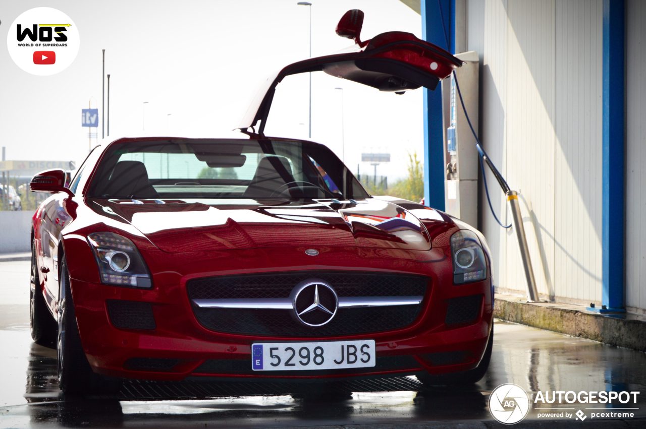 Mercedes-Benz SLS AMG