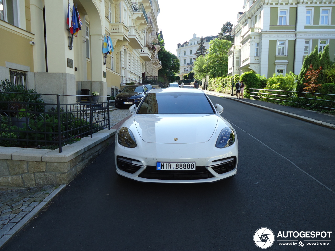 Porsche 971 Panamera Turbo