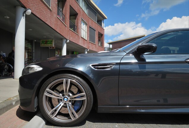 BMW M5 F10 2011