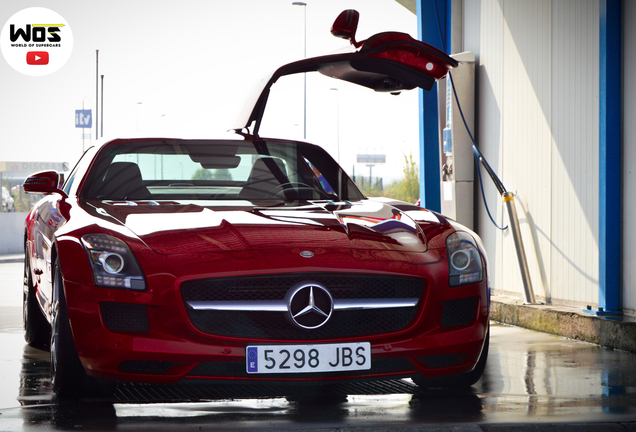 Mercedes-Benz SLS AMG