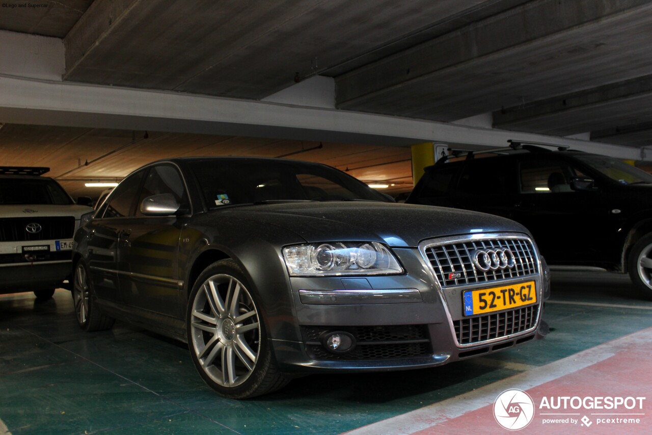 Audi S8 D3