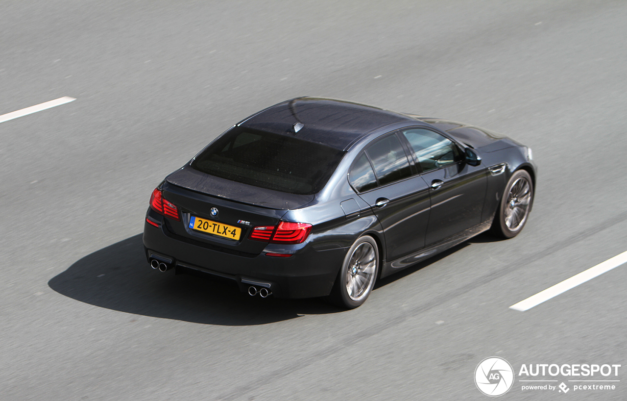 BMW M5 F10 2011