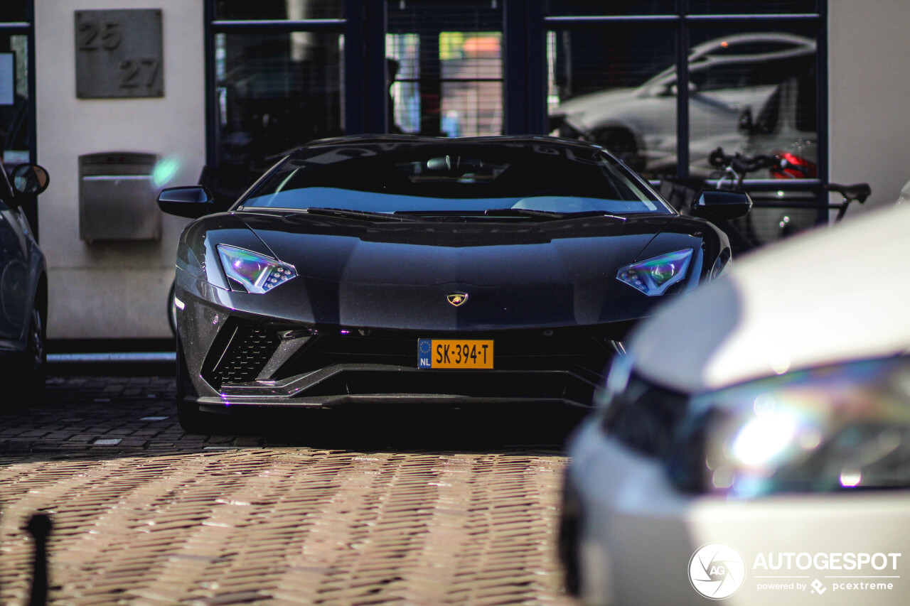 Lamborghini Aventador S LP740-4 Roadster