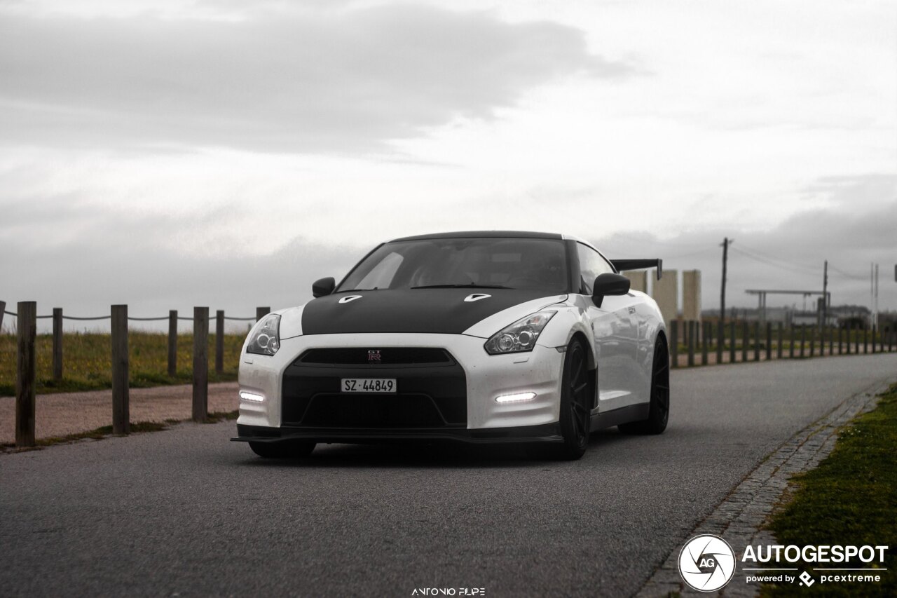 Nissan GT-R 2011