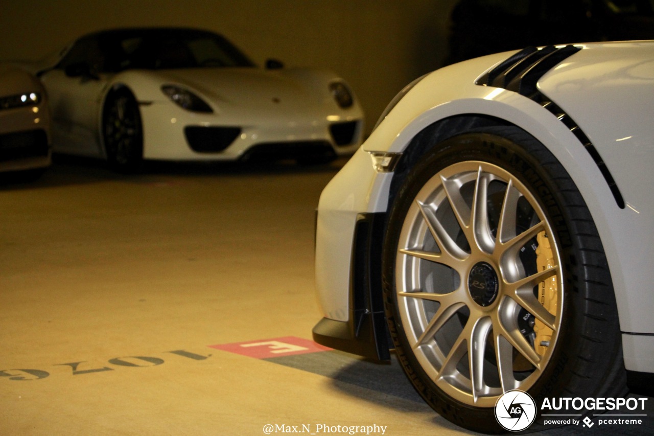 Porsche 918 Spyder Weissach Package