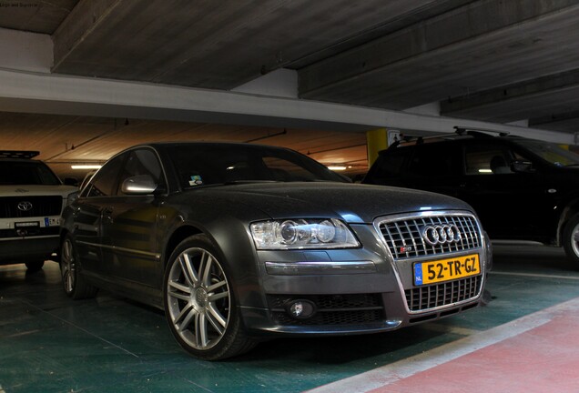 Audi S8 D3