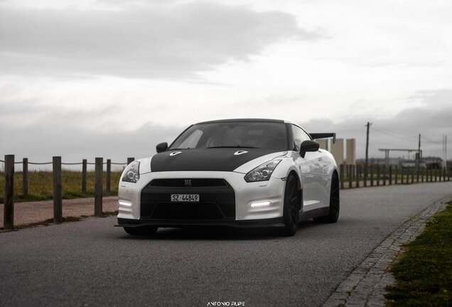 Nissan GT-R 2011