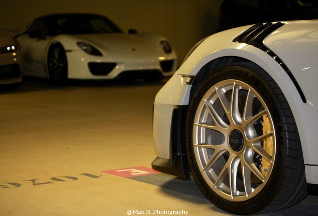 Porsche 918 Spyder Weissach Package