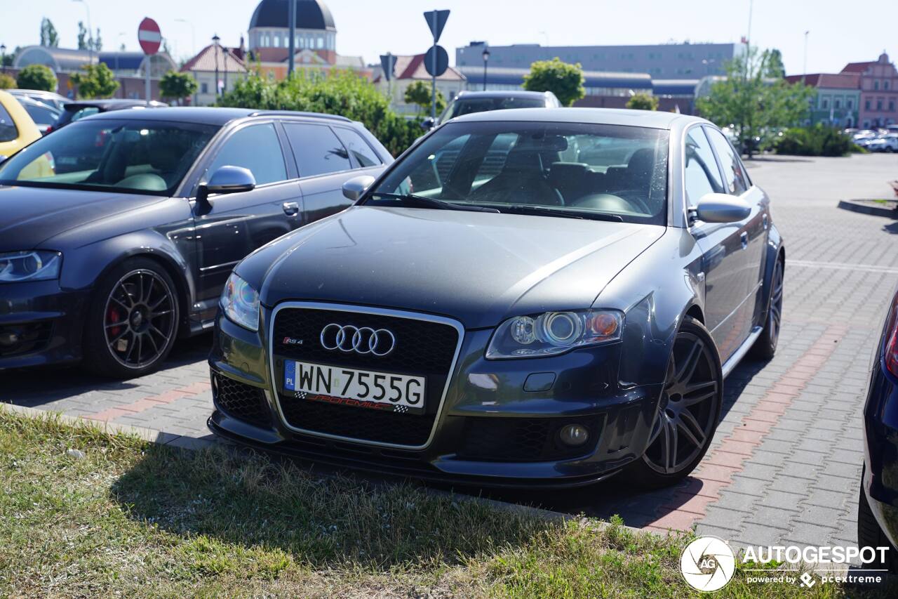 Audi RS4 Sedan