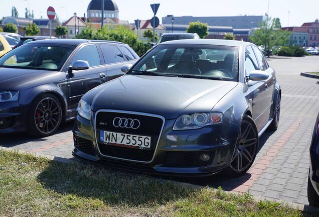 Audi RS4 Sedan