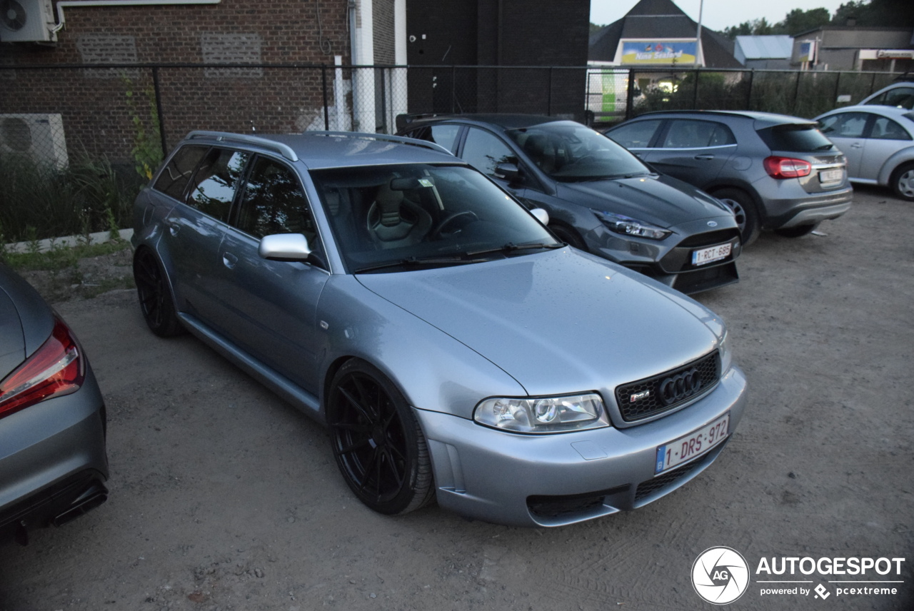 Audi RS4 Avant B5