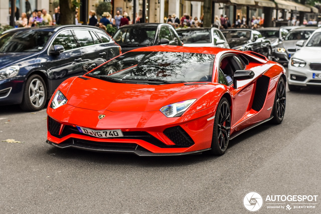 Lamborghini Aventador S LP740-4