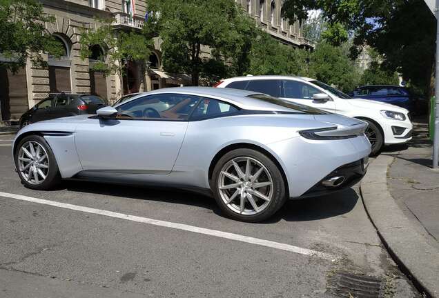 Aston Martin DB11