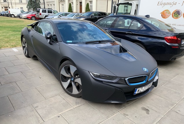 BMW i8