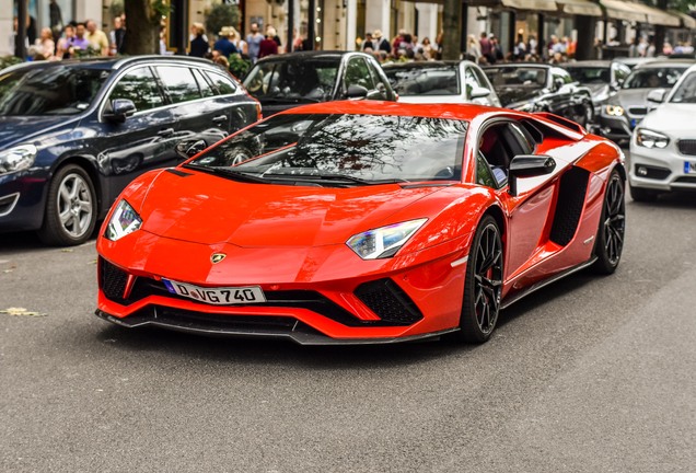 Lamborghini Aventador S LP740-4