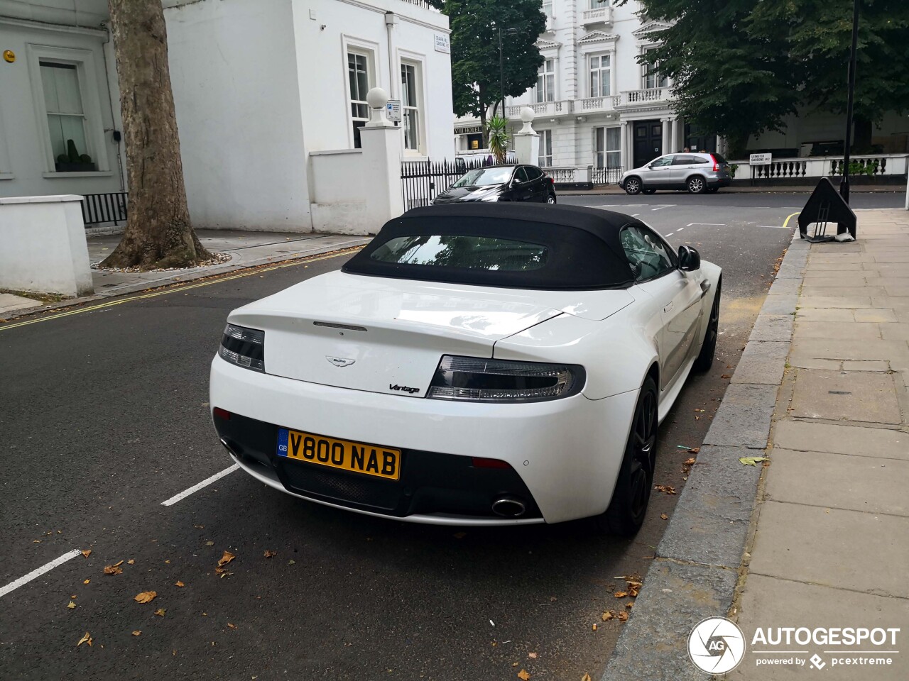 Aston Martin V8 Vantage Roadster 2012