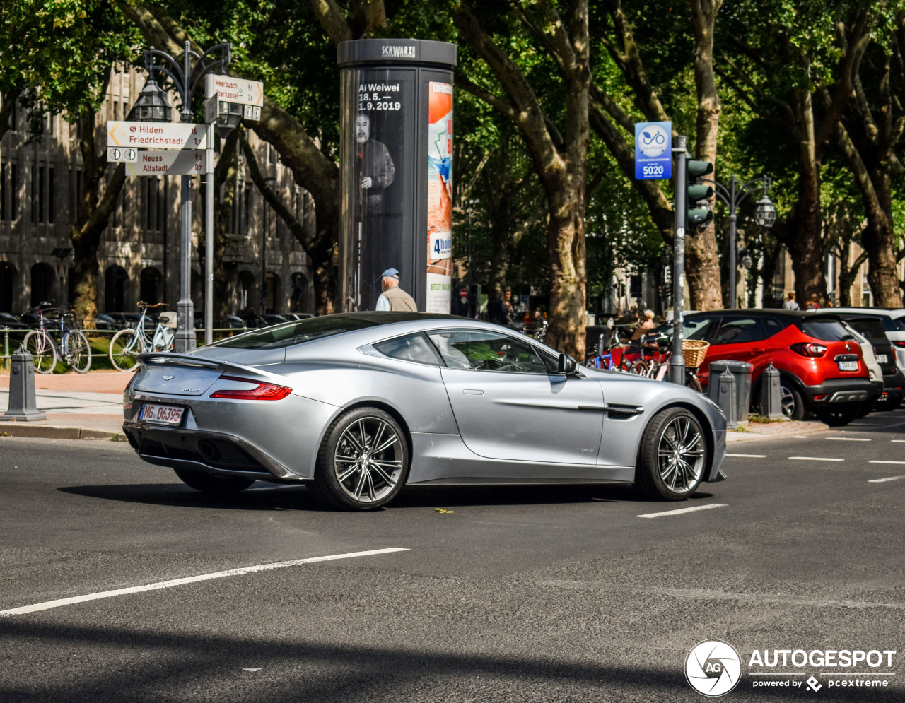 Aston Martin Vanquish 2013