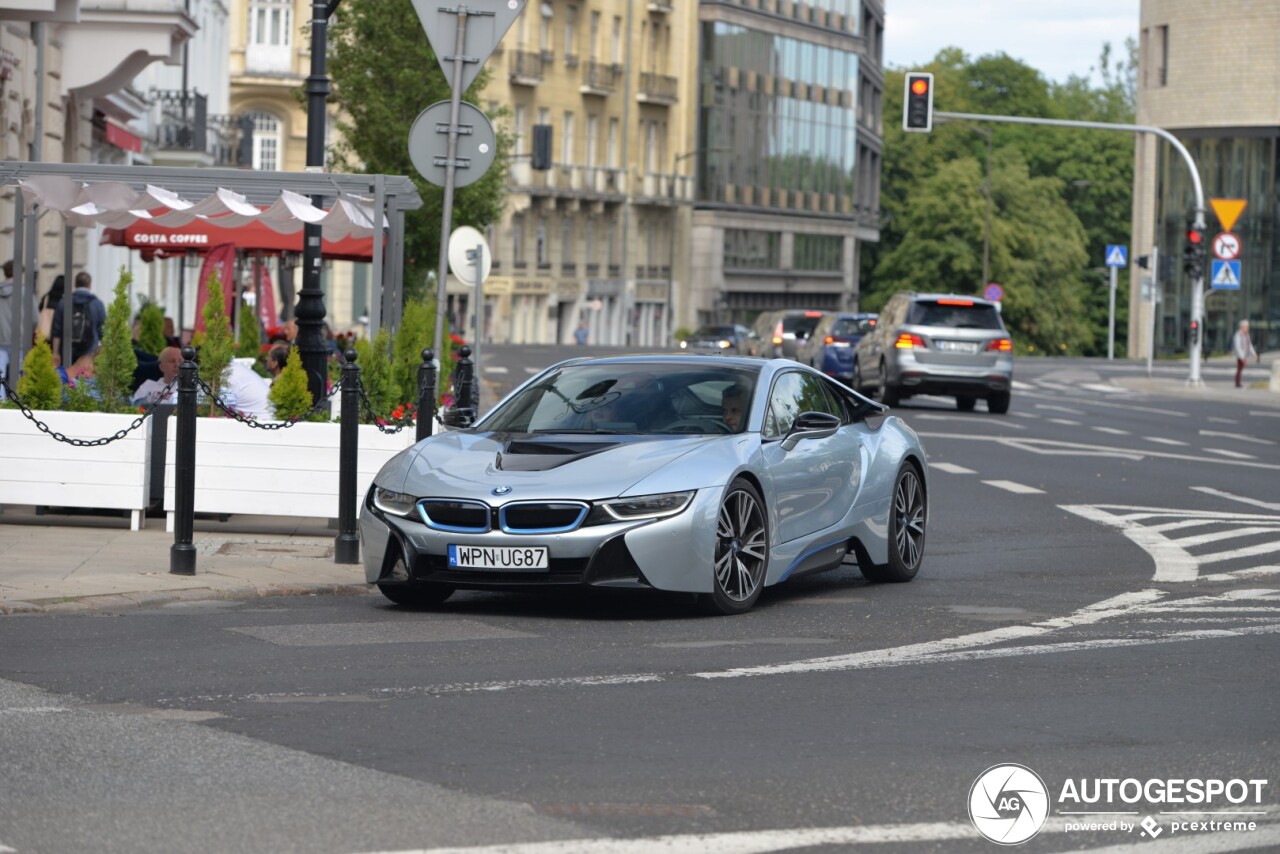 BMW i8