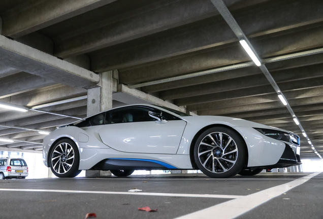 BMW i8