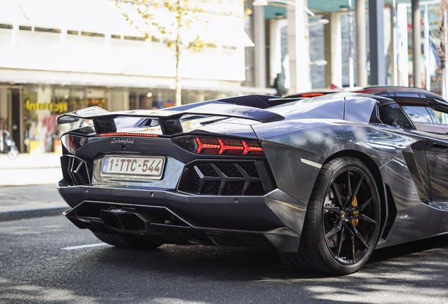 Lamborghini Aventador LP700-4 Roadster