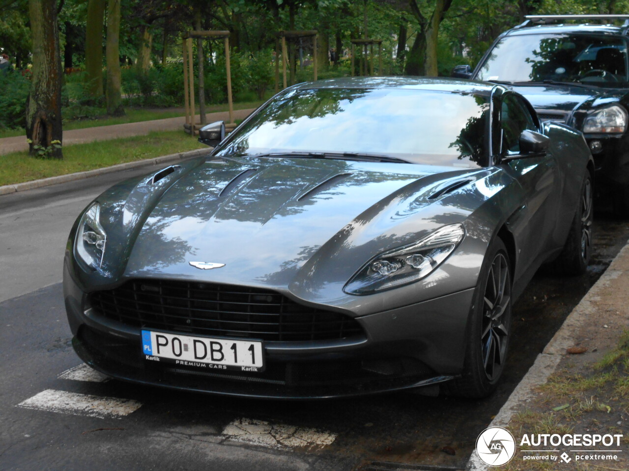 Aston Martin DB11