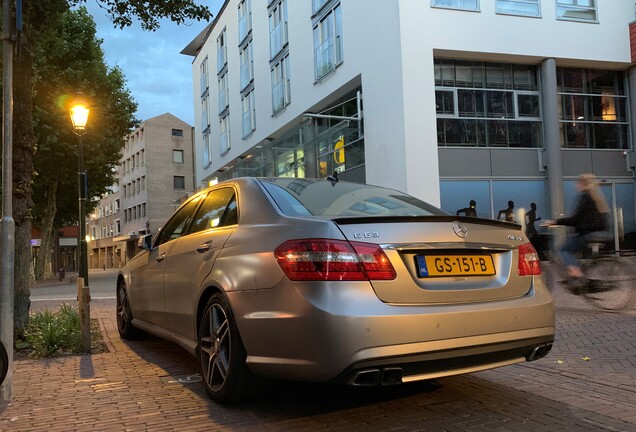 Mercedes-Benz E 63 AMG W212 V8 Biturbo