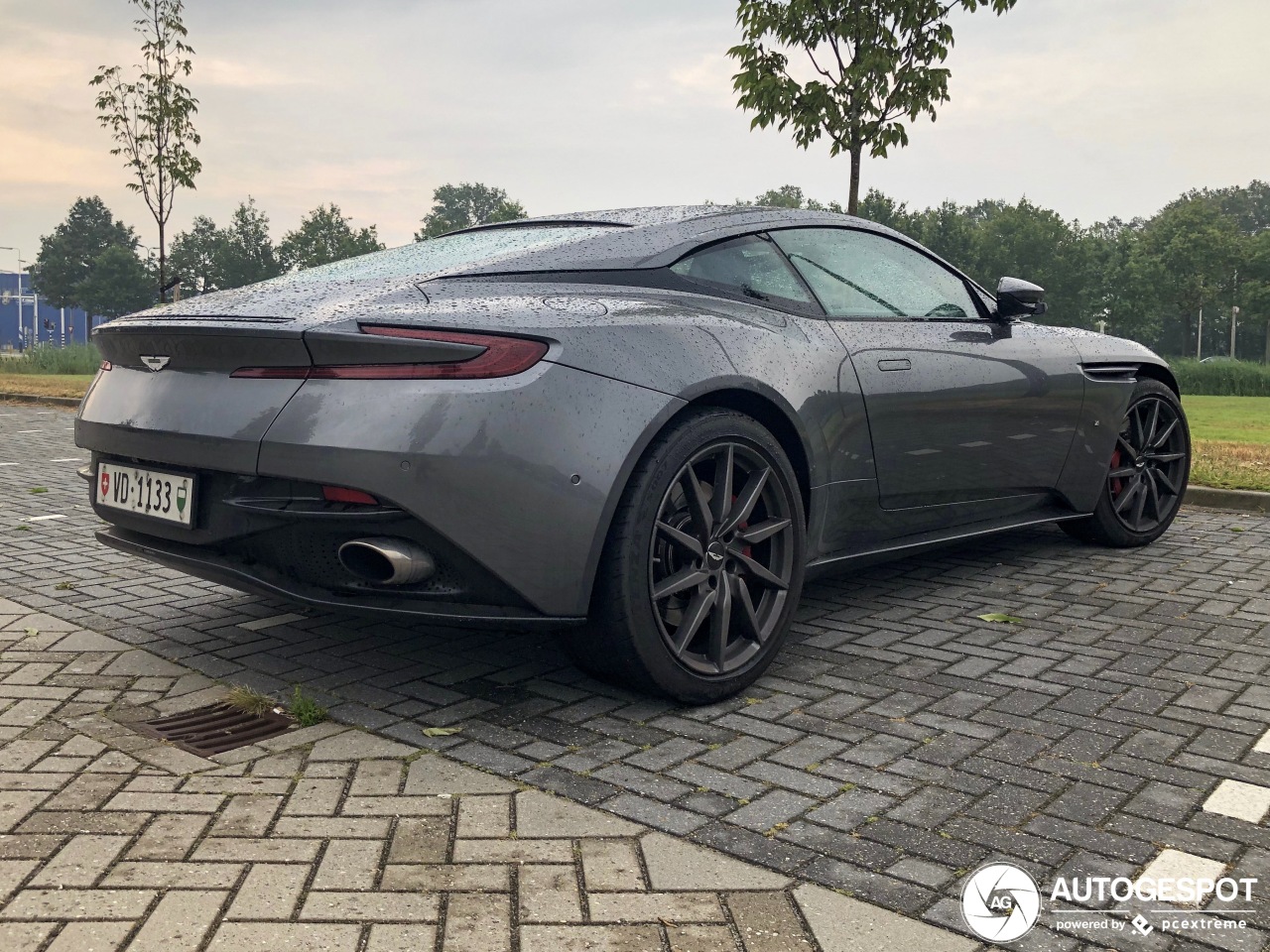 Aston Martin DB11