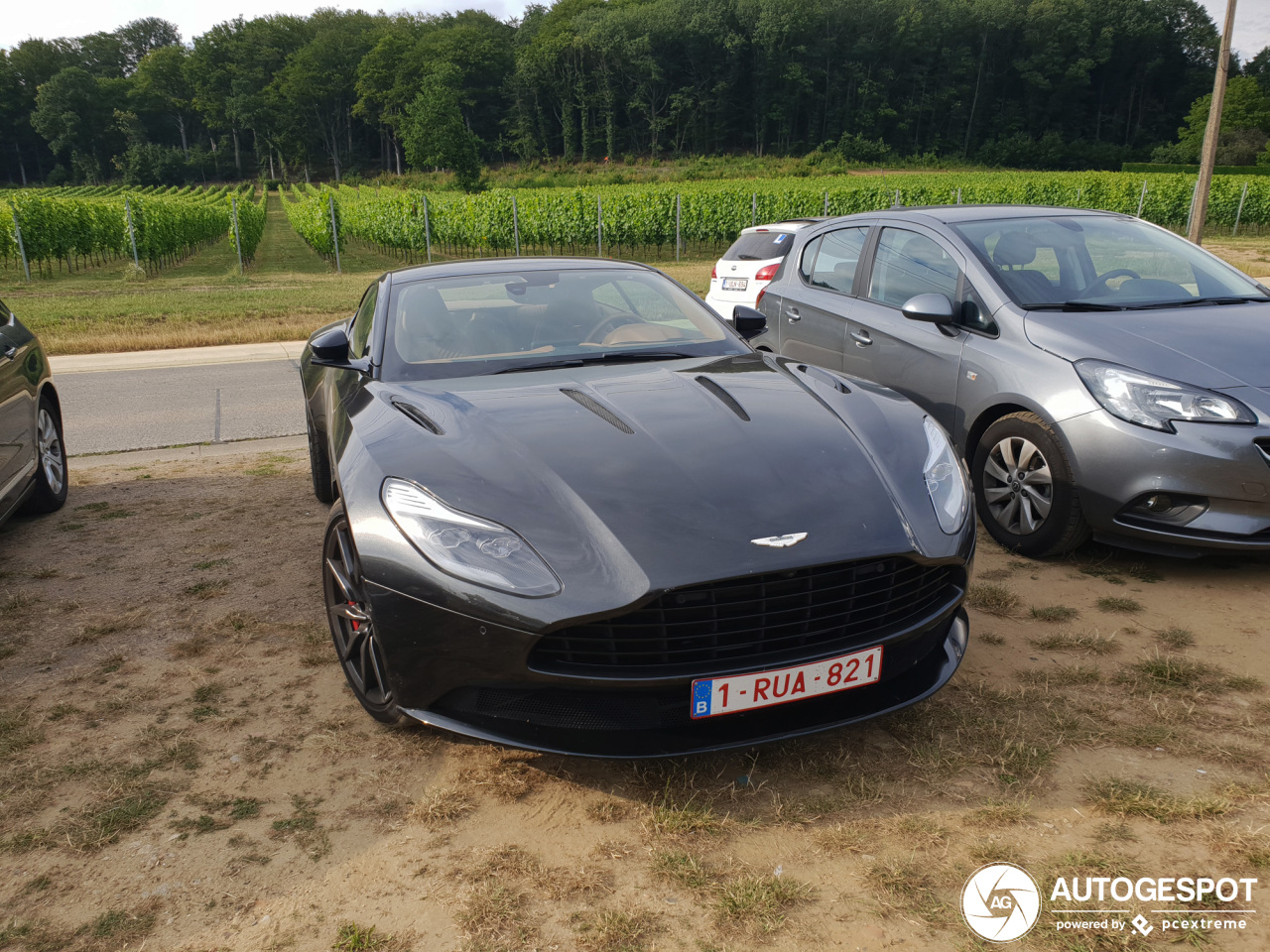 Aston Martin DB11