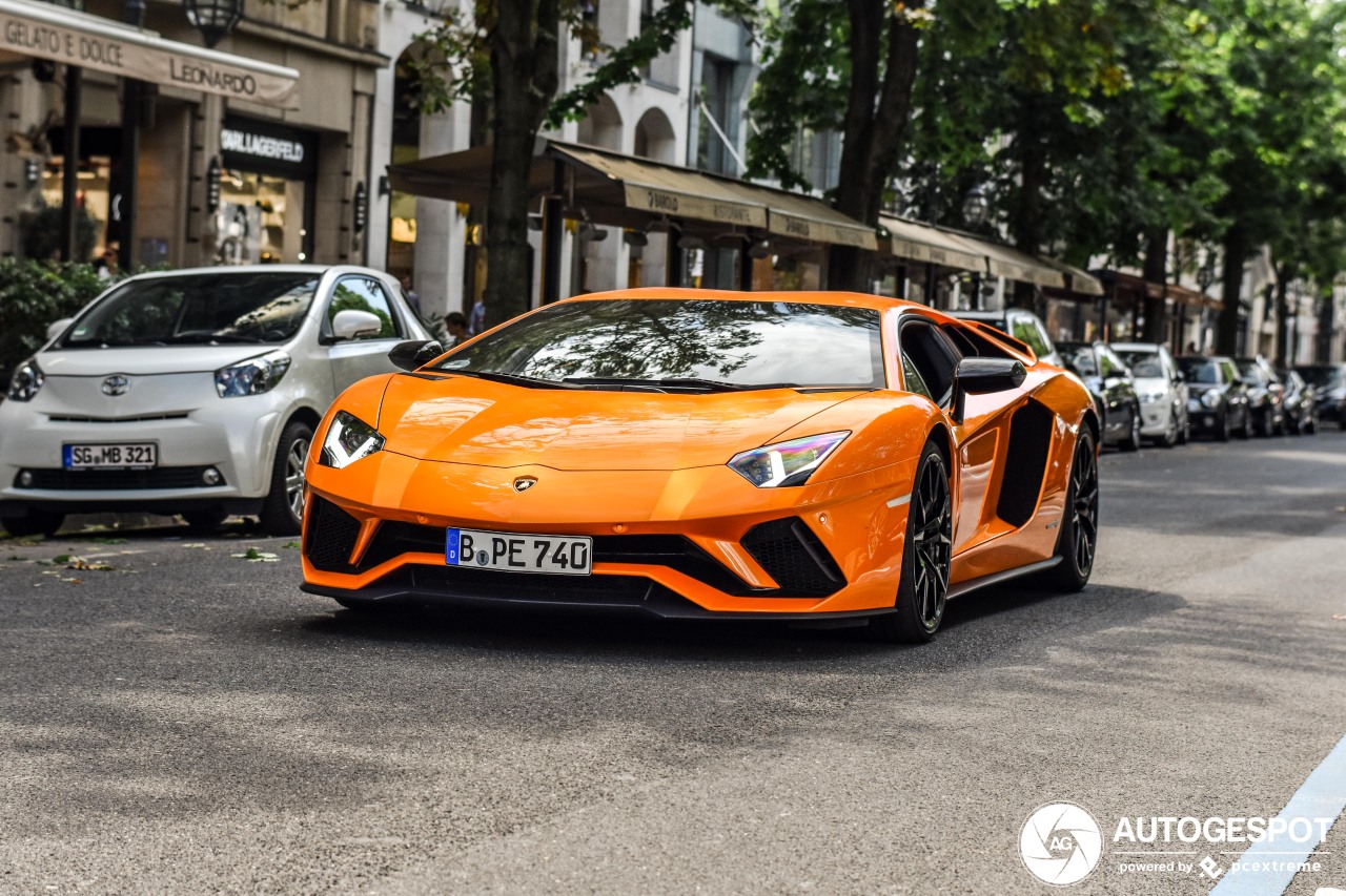 Lamborghini Aventador S LP740-4