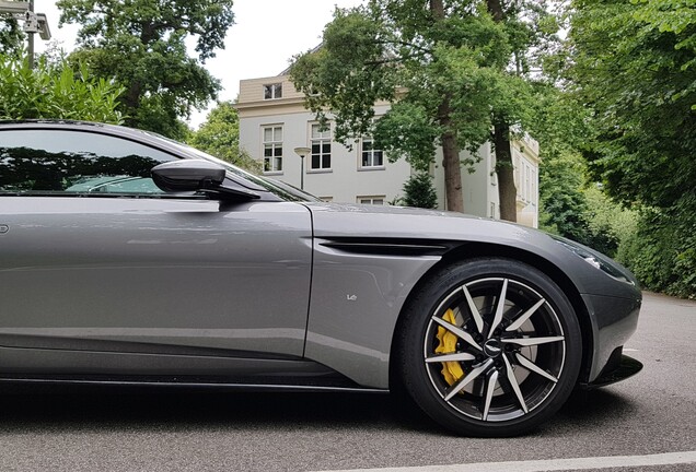 Aston Martin DB11