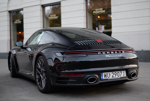 Porsche 992 Carrera 4S