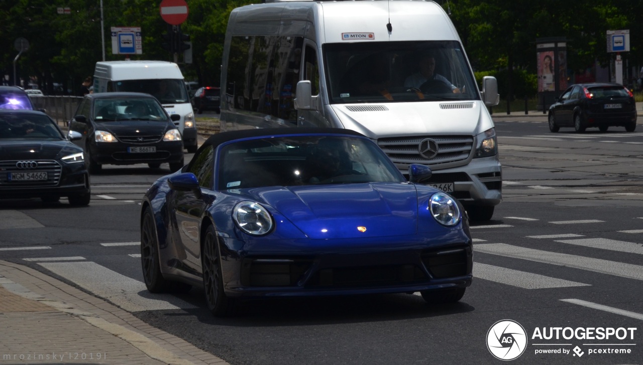 Porsche 992 Carrera 4S Cabriolet