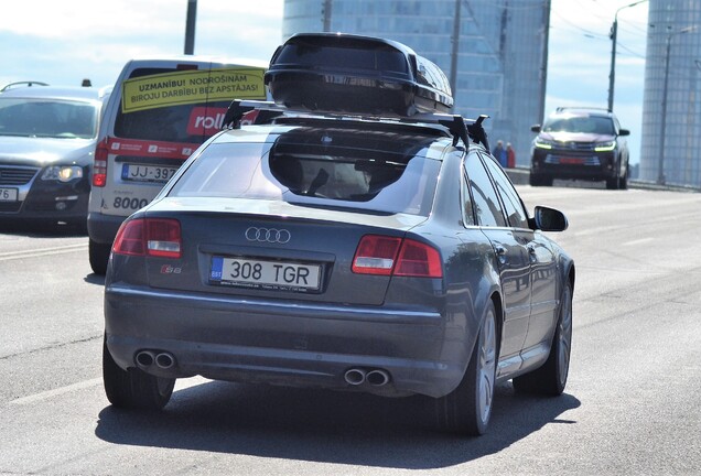 Audi S8 D3