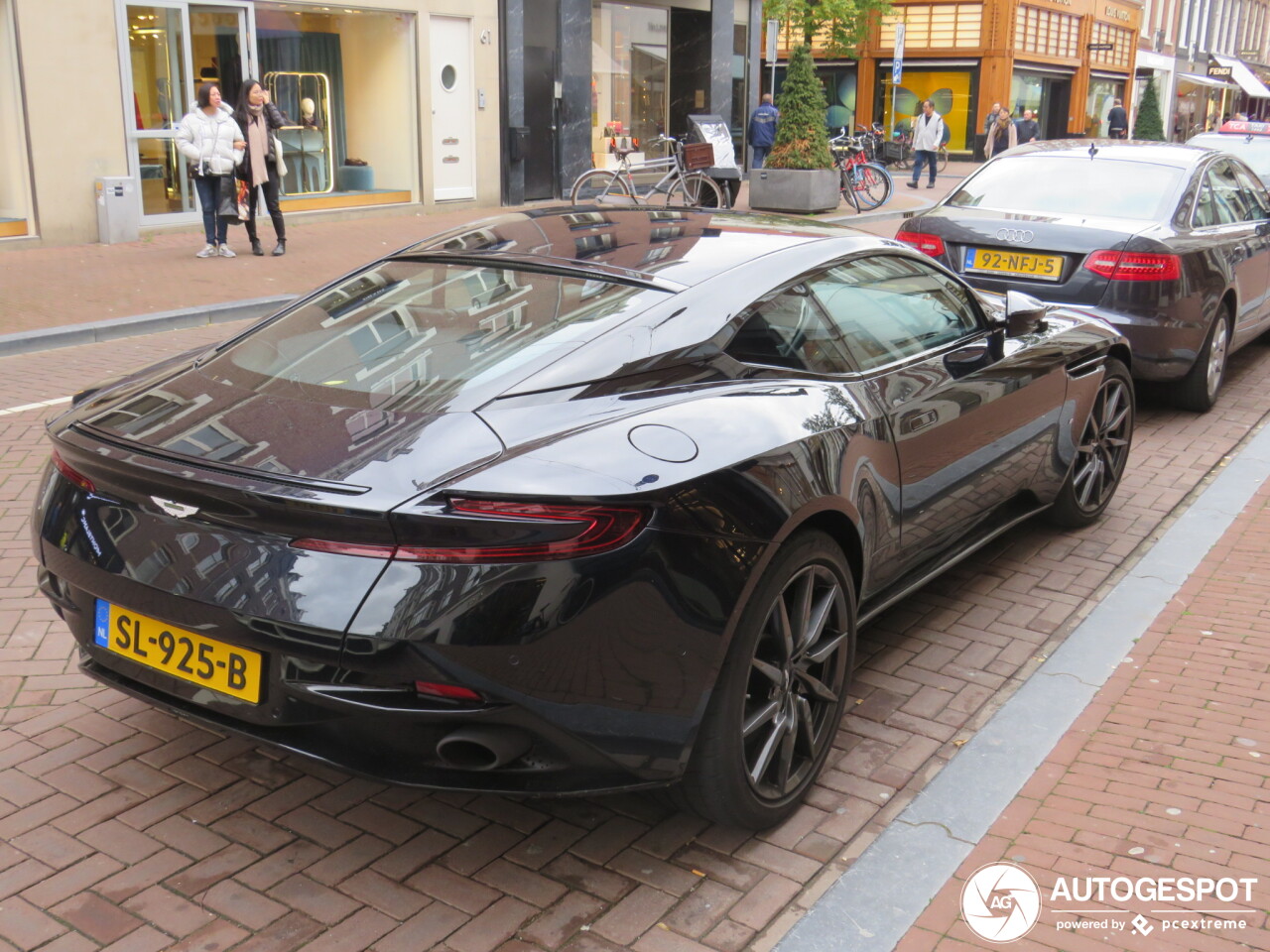 Aston Martin DB11