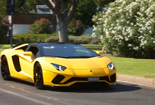 Lamborghini Aventador S LP740-4 Roadster