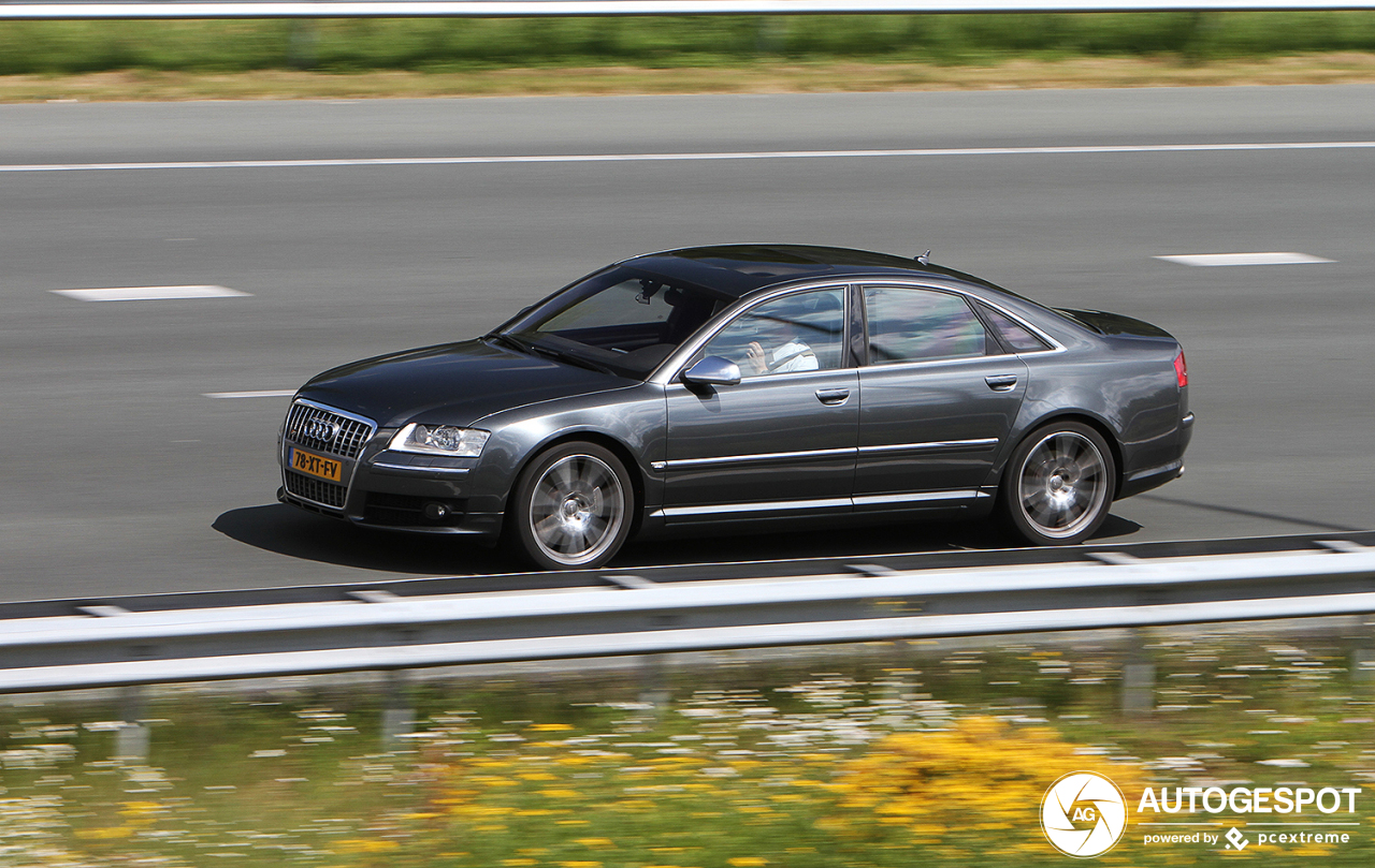 Audi S8 D3