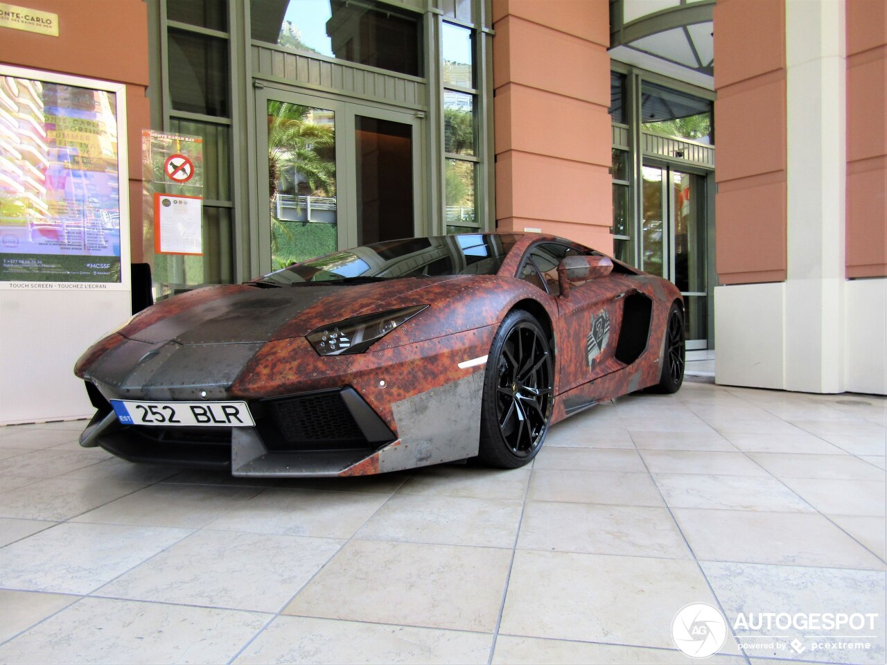 Lamborghini Aventador LP700-4