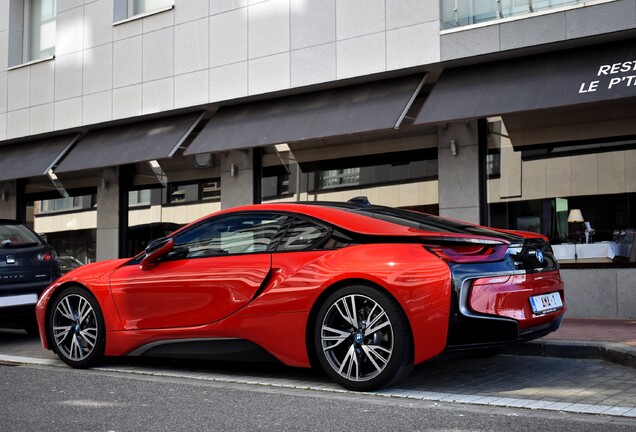 BMW i8 Protonic Red Edition