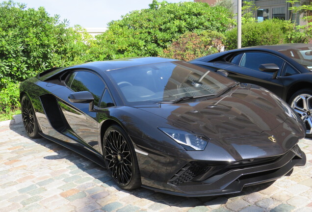 Lamborghini Aventador S LP740-4