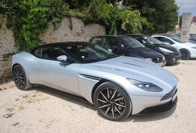 Aston Martin DB11