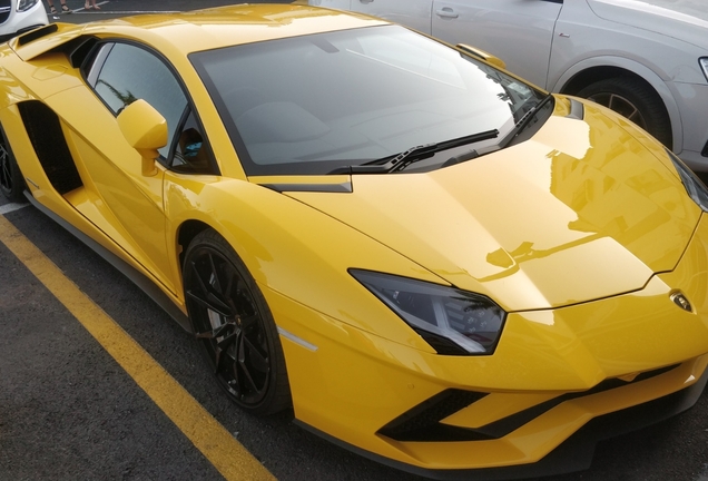 Lamborghini Aventador S LP740-4