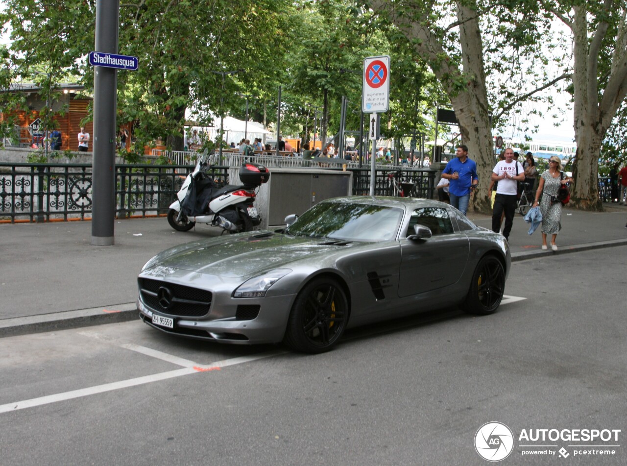 Mercedes-Benz SLS AMG