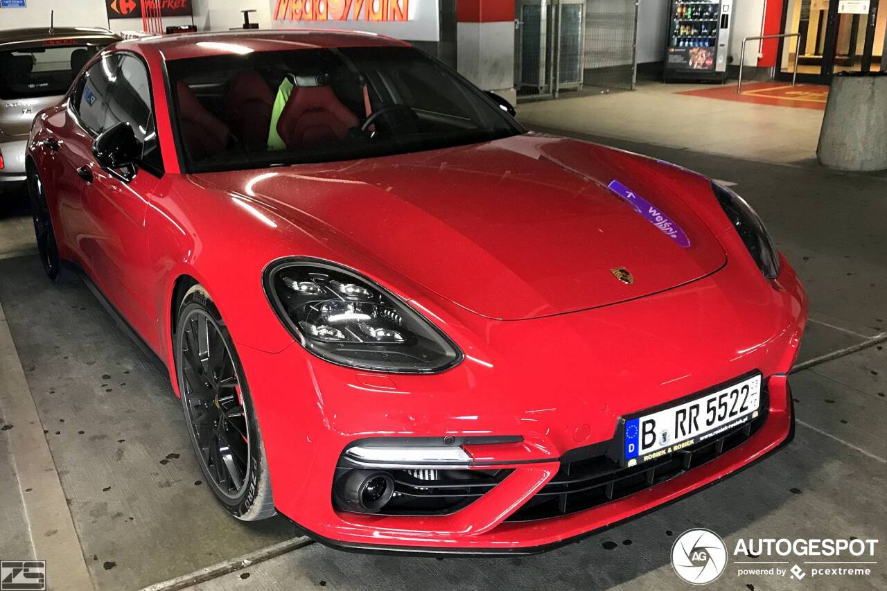 Porsche 971 Panamera Turbo